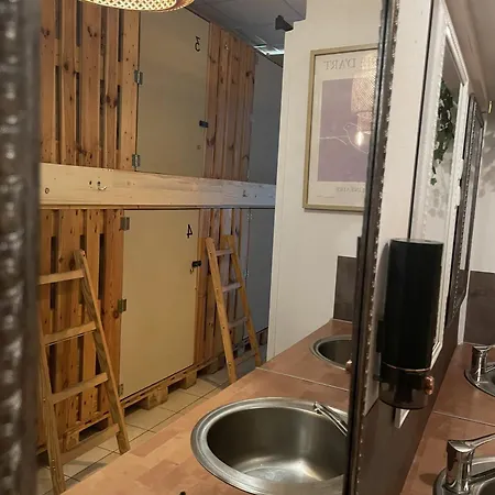 Urban Capsule Hotel