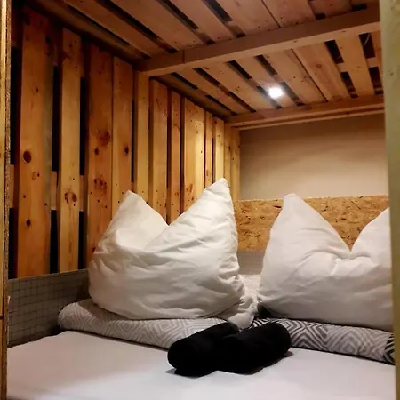 Fox Box I Capsule Hotel Drážďany