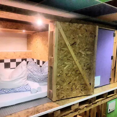 Fox Box I Capsule Hotel Drážďany