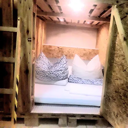 Fox Box I Capsule Hotel