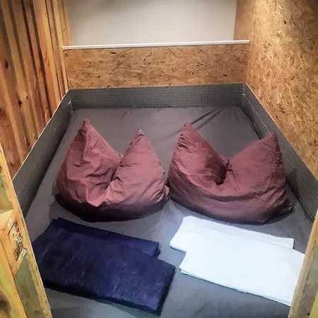 Otel Urban Capsule 3*